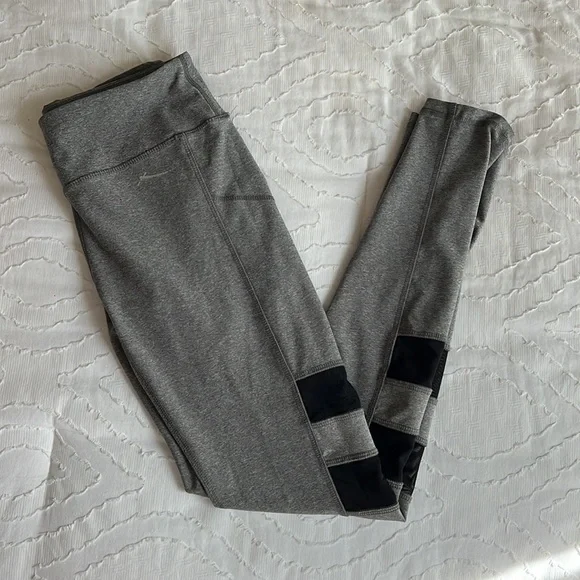 Assorted workout leggings bundle - Picture 6 of 13